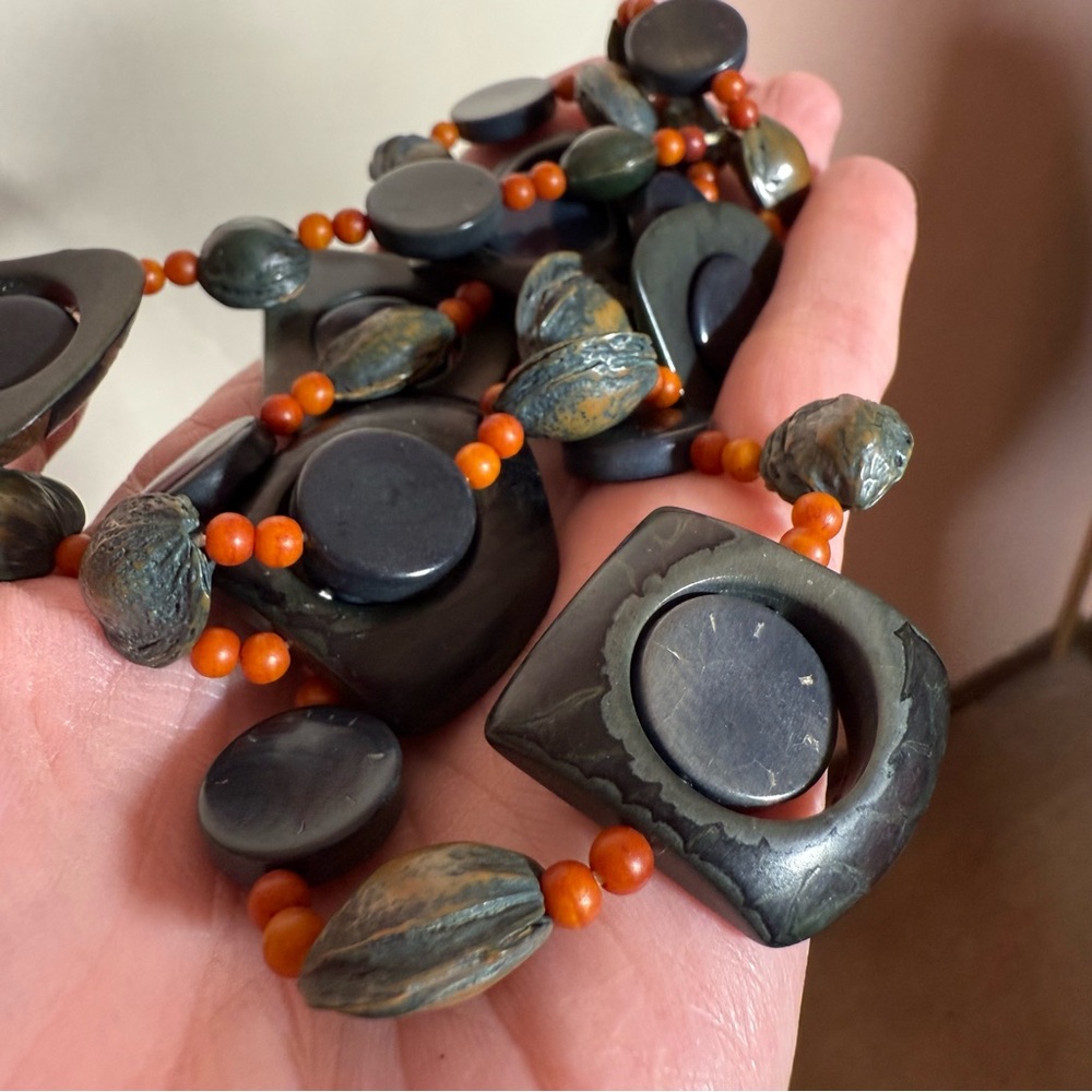 Vintage 1960 70 Art deco Modernist faux coral faux tortoise shell long necklace